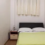 5 아파트 *