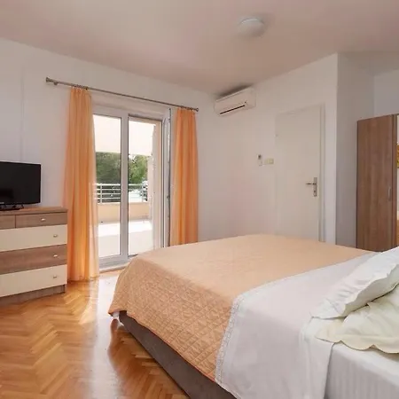 شقة 5 بودغورا