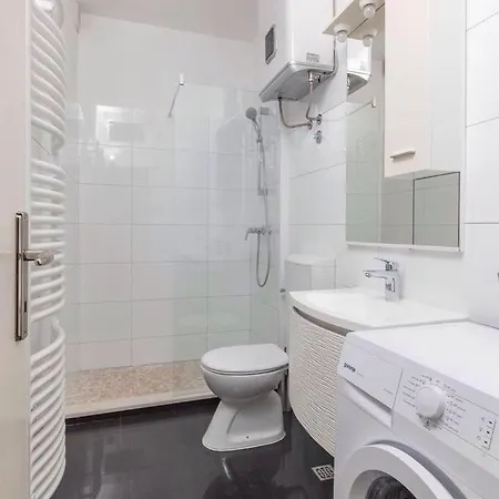 شقة 5 بودغورا