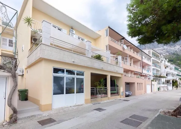 아파트 5 포드고라